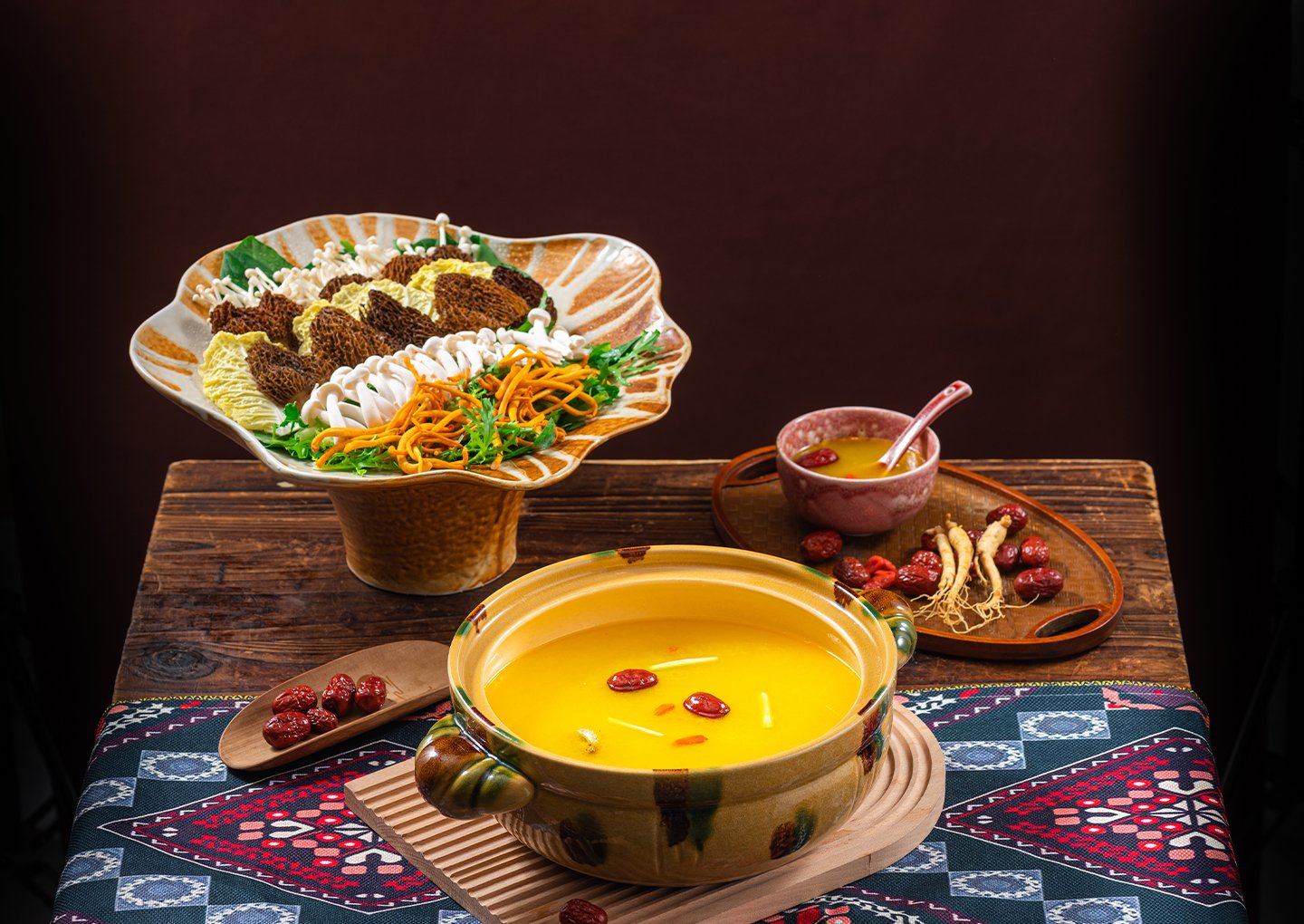 施锦记汤锅类:土鸡汤涮羊肚菌