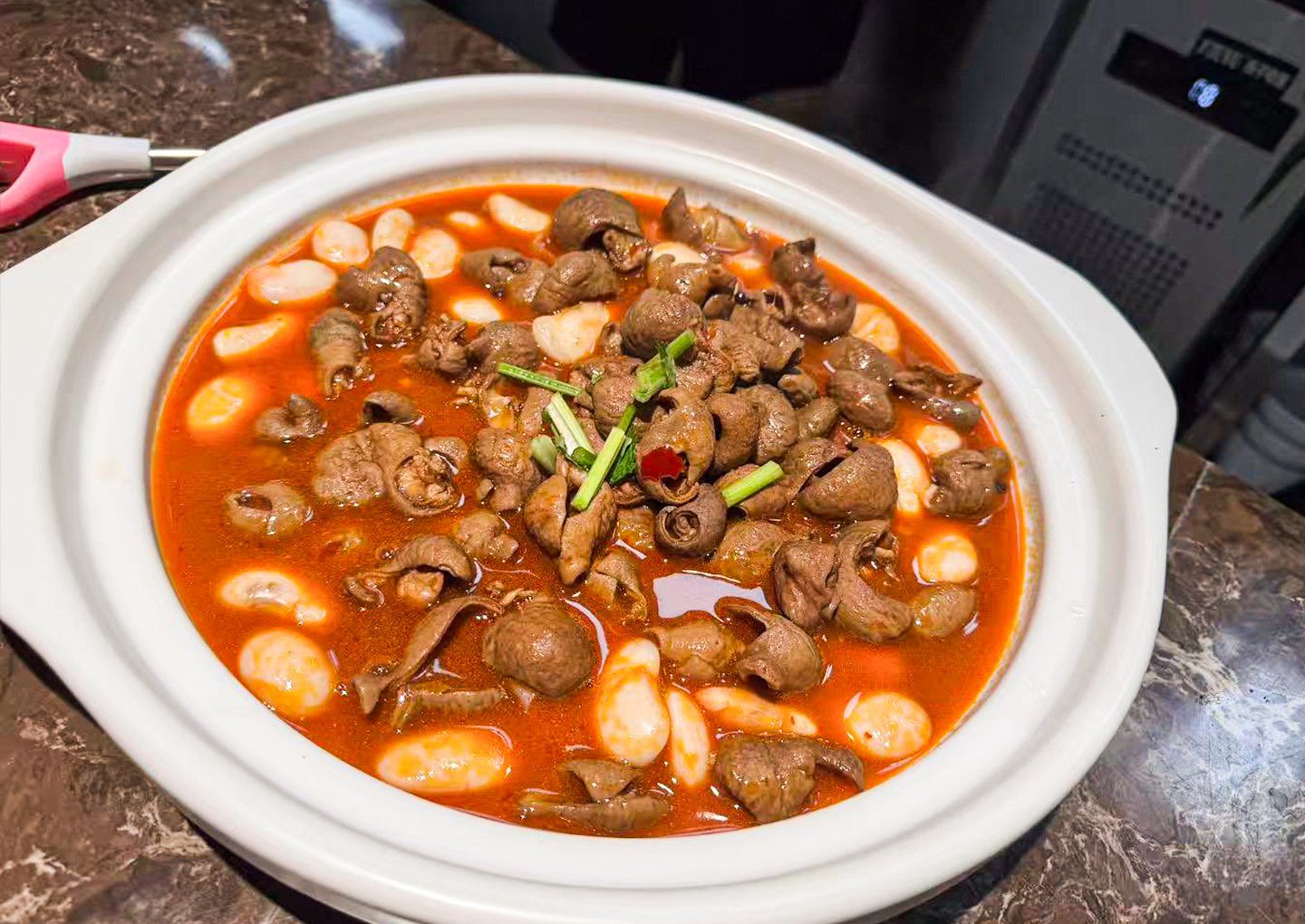 施锦记锅仔类:白芸豆焖肥肠