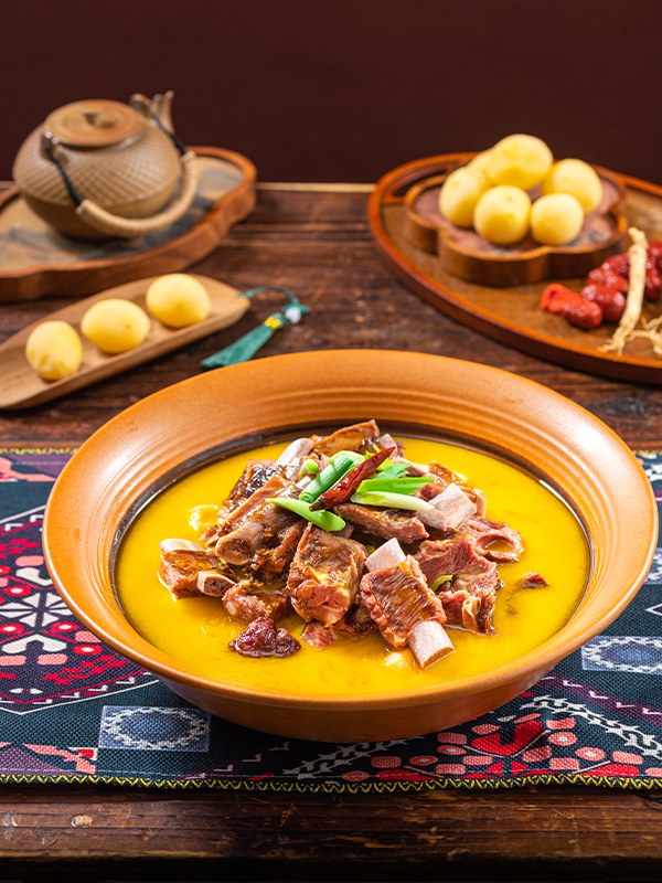 施锦记招牌菜:山里豌豆炖腊排